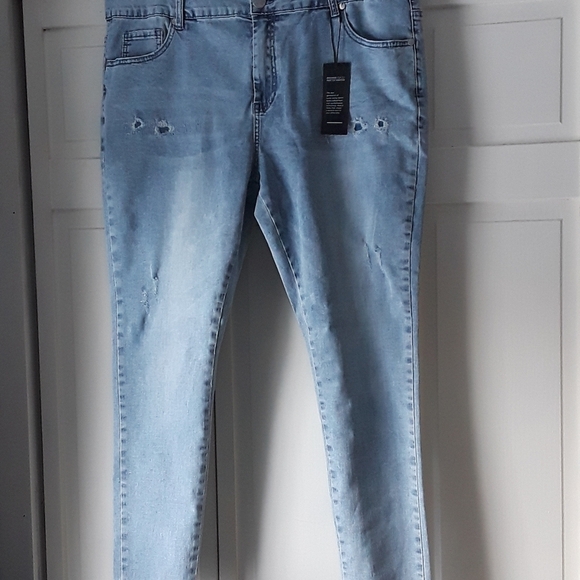 City Chic High Rise Rip Jean light denim wash Size 16 - Picture 5 of 12